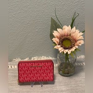 New w Tag - Jet Set Small Signature Logo Semi Lux Zip Around Card Case